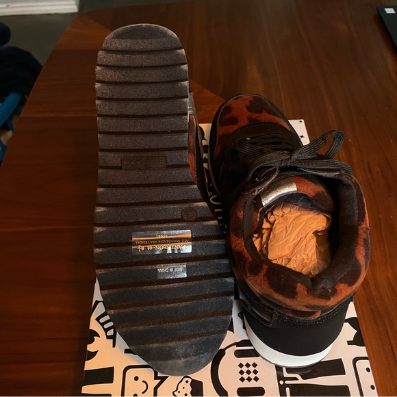 NIB Bamboo Leopard print high tops - Picture 2 of 5